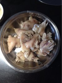 美味的红焖猪蹄做法图解1)