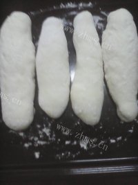 美味的淡奶排包做法图解6)