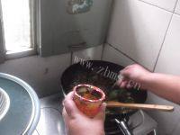 辣椒炒肉丁做法图解13)
