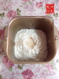 自制玫瑰花面包做法图解2)