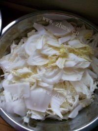 香气浓郁的白菜猪肉炖粉条做法图解1)