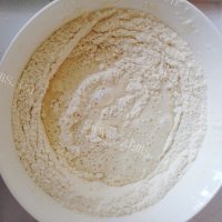 色香味浓的花朵面包做法图解2)