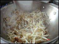 肉炒豆芽做法图解3)