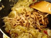 家常菜肉丝炒酸菜粉做法图解7)