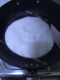 美味的盐焗鹌鹑蛋做法图解3)