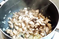 美味的咖喱鸡肉乳酪焗饭做法图解15)