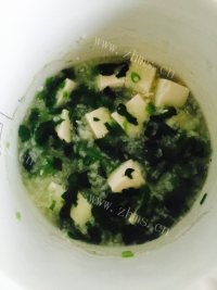 美味的豆腐菠菜粥做法图解7)