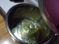 自制蓝莓果酱蛋糕卷做法图解3)