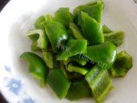 家常菜青椒炒土豆片做法图解3)