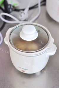 美味的无花果炖桃胶做法图解4)