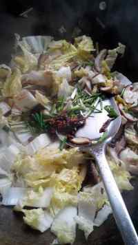 美味的香菇烧白菜做法图解8)