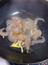 诱人的油焖大虾做法图解4)