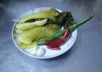 家常菜酸菜炒肉做法图解1)