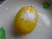 「家有大厨」蜂蜜柠檬茶做法图解2)