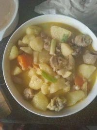 美味的土豆烧鸡腿