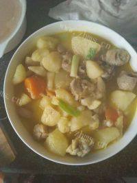 美味的土豆烧鸡腿
