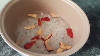 美味的紫薯银耳羹做法图解4)