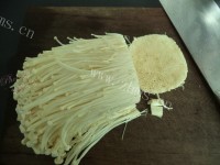 美味的白灼金针菇做法图解2)