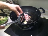 家常菜蘑菇炒肉做法图解2)