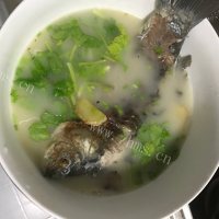 鲫鱼汤做法图解4)