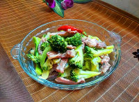 家常菜肉炒西兰花