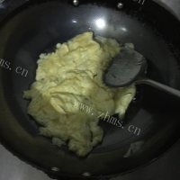 家常菜鸡蛋炒蒜苗做法图解3)