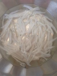 银鱼鸡蛋汤做法图解1)