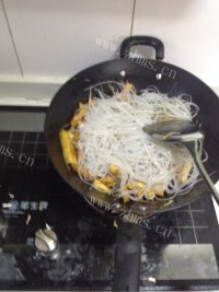 美味营养的土豆炖粉条做法图解11)