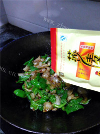 色香味浓的青椒回锅肉做法图解10)