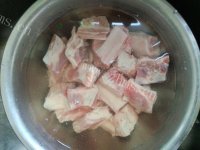 美味的排骨山药汤做法图解4)