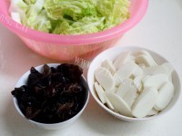 自制白菜肉丝炒年糕做法图解2)