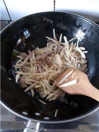 简单易做的茭白炒肉丝做法图解7)
