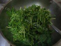 家常菜茼蒿炒肉丝做法图解8)