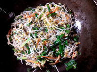 家常菜素炒豆芽做法图解6)