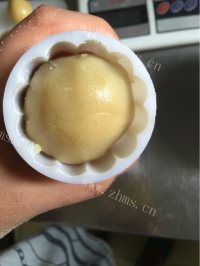 自制广式五仁月饼做法图解5)