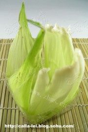 自制玉米皮包的水立方粽子做法图解9)