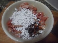 家常菜芹菜炒肉做法图解3)