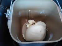 香酥的杏仁糖片面包做法图解3)