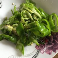香气浓郁的家常土豆丝做法图解2)