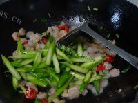 家常菜芦笋炒虾仁做法图解10)