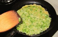 美味可口的蒜苗炒鸡蛋