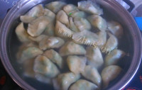 自制茄子韭菜虾皮饺做法图解6)