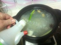 浓郁冬瓜排骨薏米汤做法图解5)