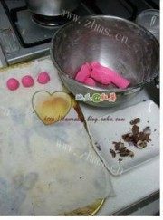 美味的玫瑰巧克力汤圆做法图解5)