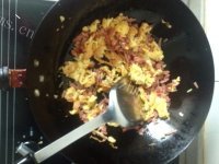 色香味俱全的蛋炒饭做法图解3)