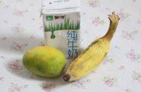 #健康食谱#香蕉奶昔做法图解1)