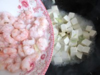 美味的虾仁豆腐做法图解9)
