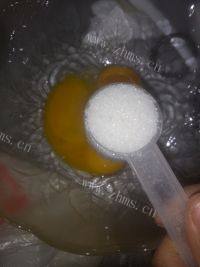 自制黑芝麻鸡蛋卷做法图解2)