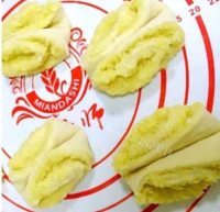 自制椰蓉面包做法图解9)