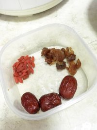 美味的野生菌瘦肉炖汤做法图解1)